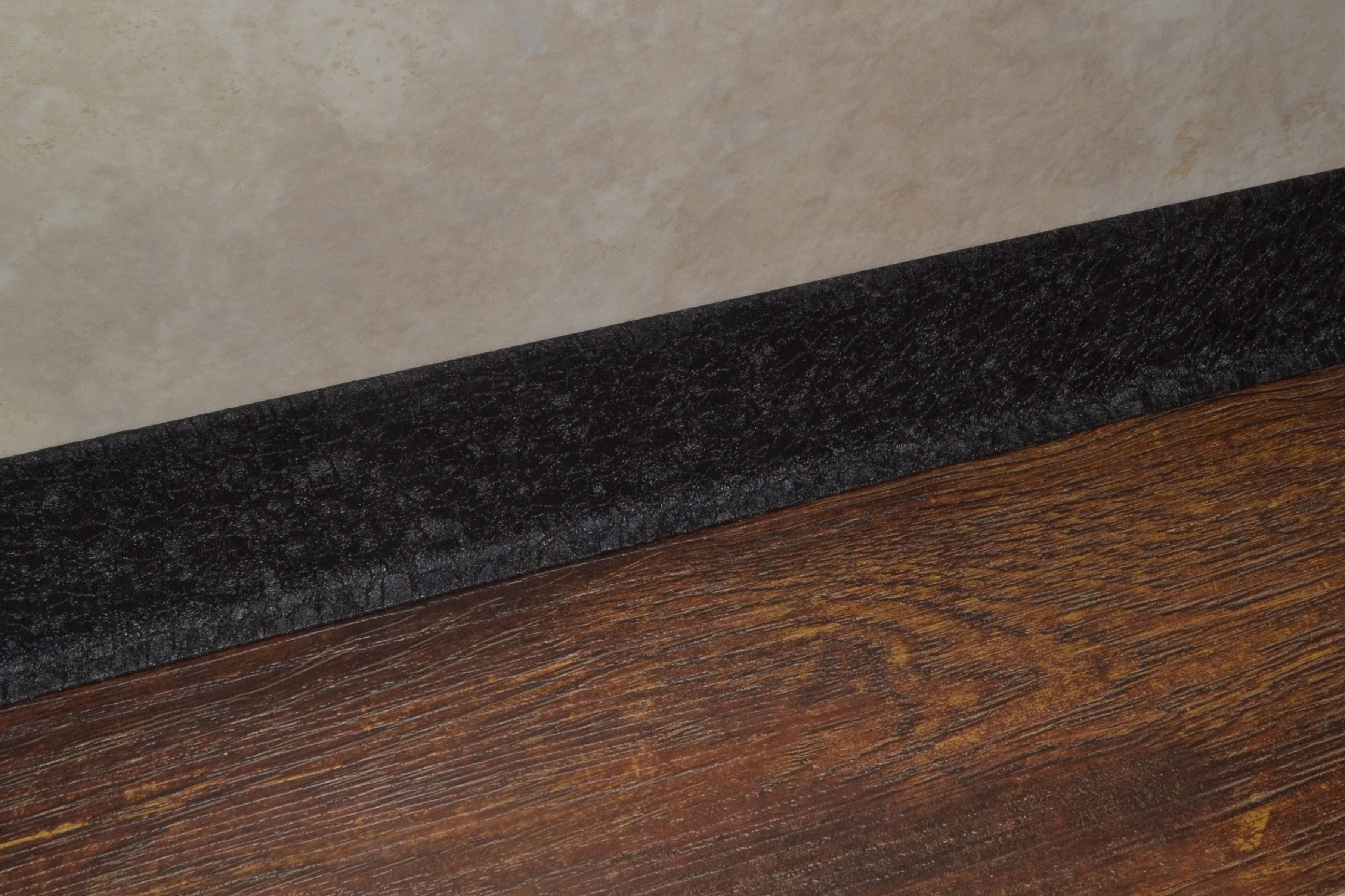 Плинтус алюминиевый L-образный текстура кожи черная (2500*11*60 мм) — купить в Сарове