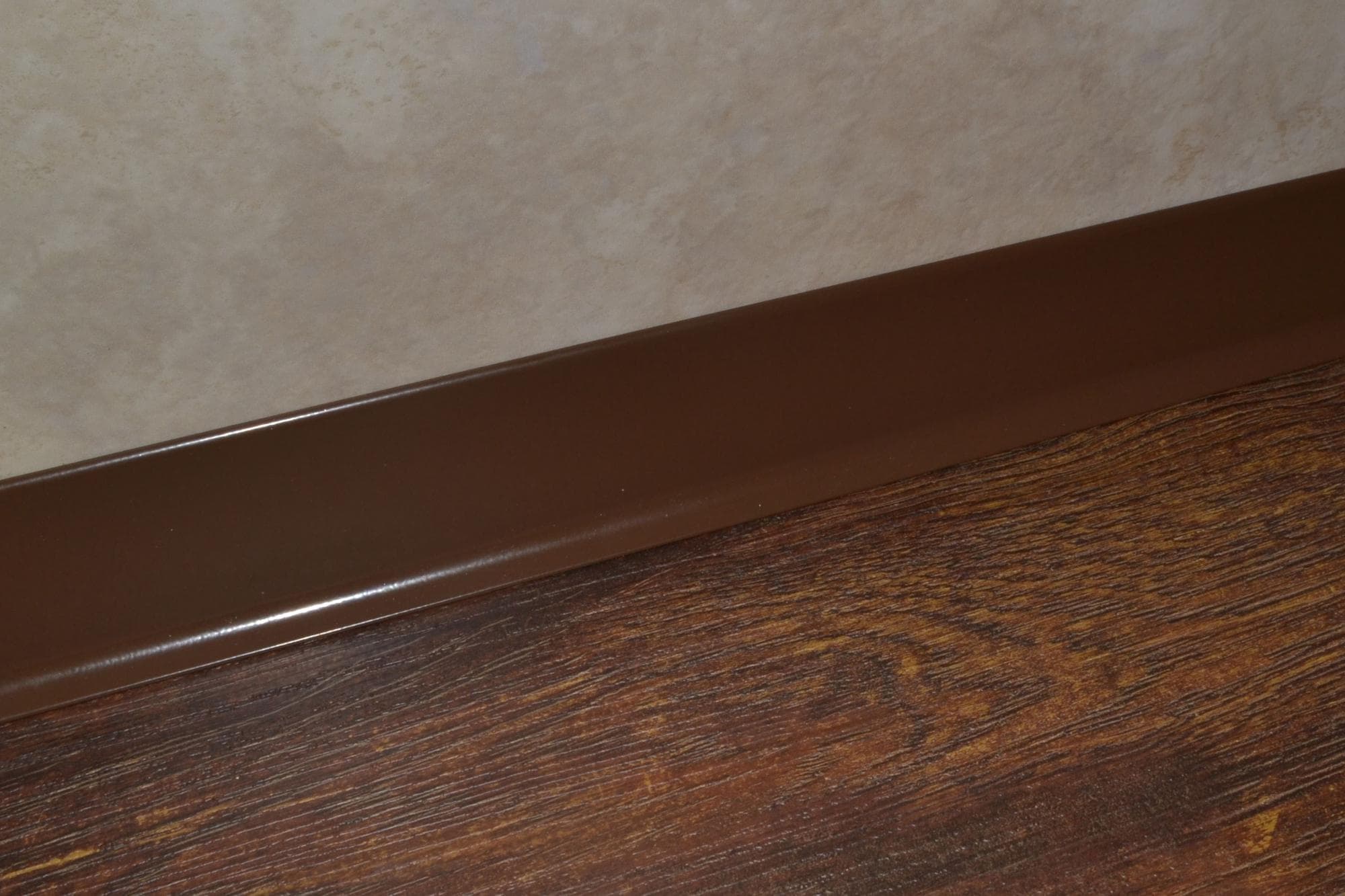 Плинтус алюминиевый L-образный шоколад (2500*11*60 мм) — купить в Сарове